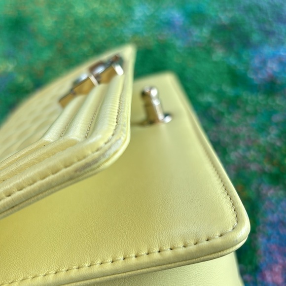 CHANEL Boy bag in Pastel Yellow with Gold Hardware sz MEDIUM very light wear - Picture 14 of 17